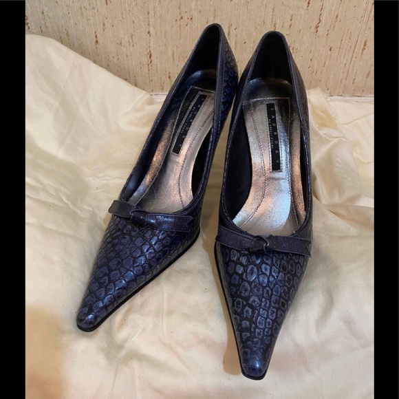 Laundry By Shelli Segal Shoes - NWOB Laundry by Shelli Segal crocodile bow pumps.